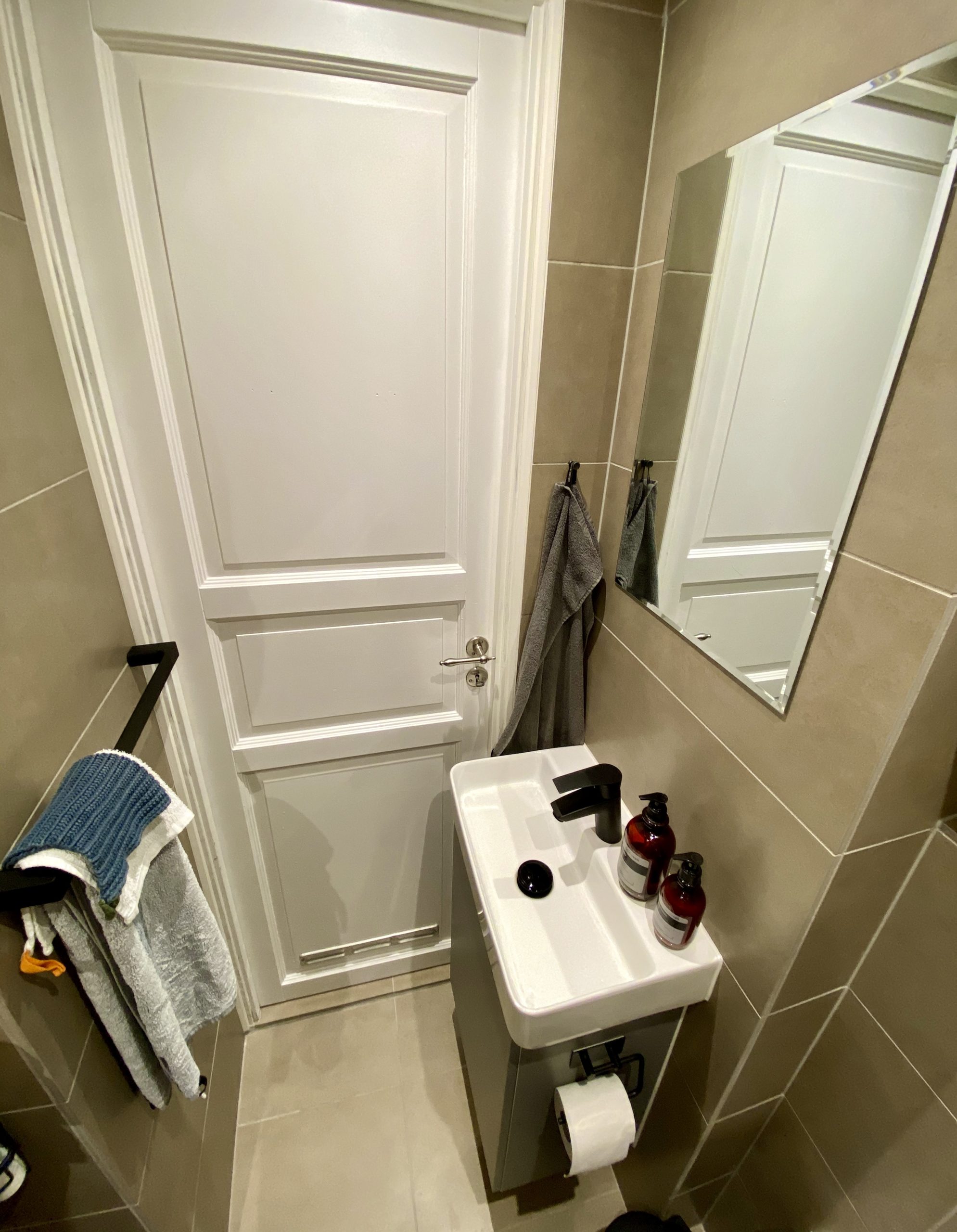 Bæredygtigt badeværelse i lille københavnerlejlighed på Frederiksberg. Høj kvalitet